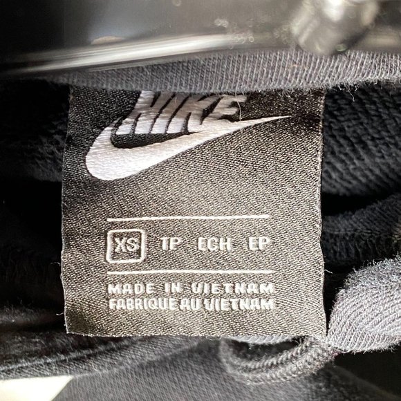 NIKE Cropped Black Hoodie - Picture 6 of 7
